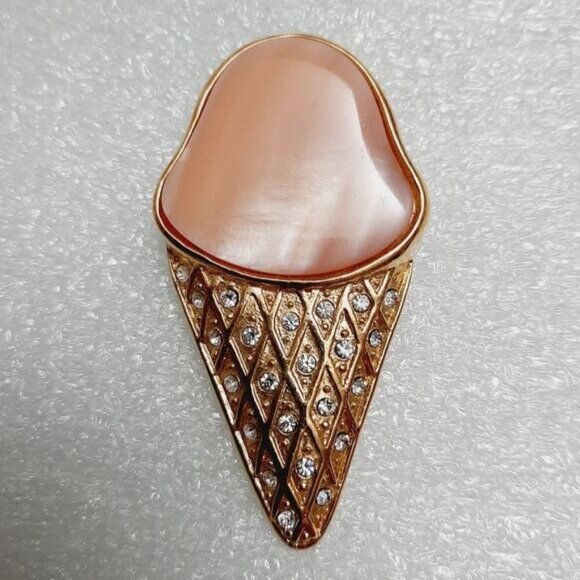 BUTLER Signed Vintage Peach Pearly Enamel Ice Cream Brooch Jewelry Goldtone Pin - Picture 3 of 10